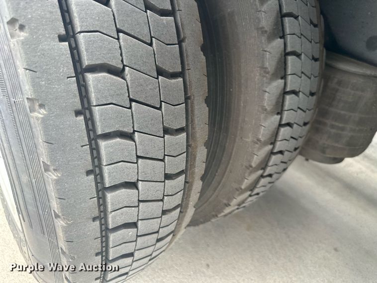 image for item DS2115 2016 Peterbilt 389  car carrier truck with car carrier trailer