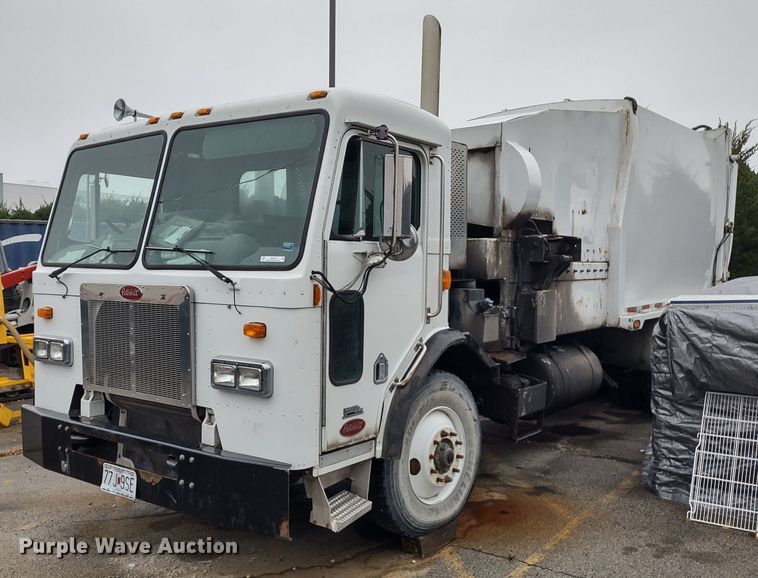 image for item JK9106 2011 Peterbilt 320  refuse truck