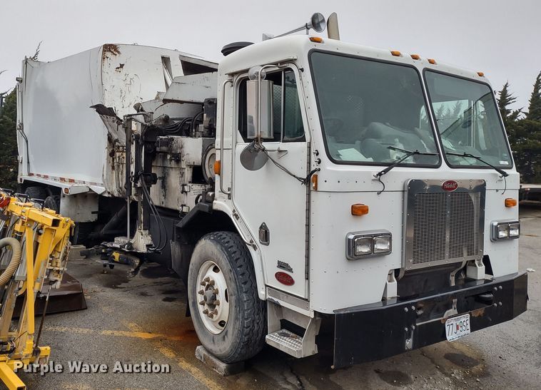 image for item JK9106 2011 Peterbilt 320  refuse truck