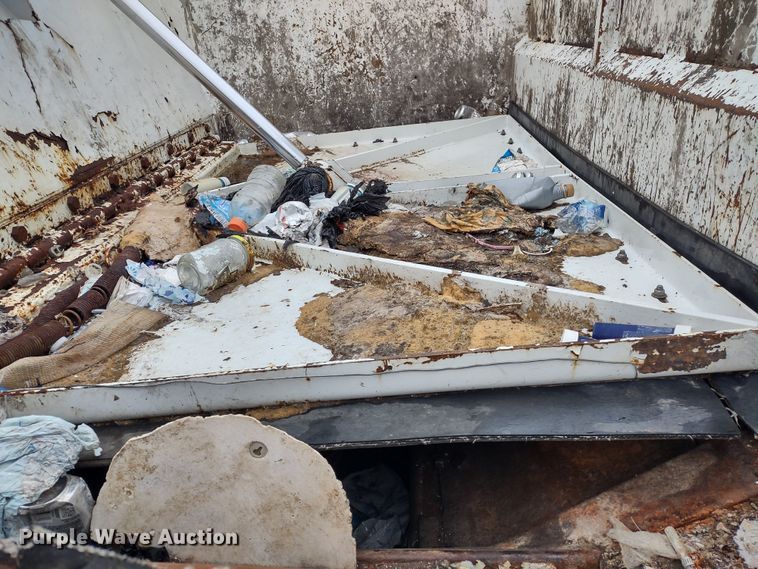 image for item JK9106 2011 Peterbilt 320  refuse truck