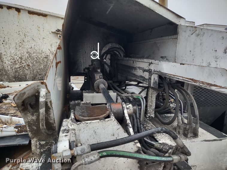 image for item JK9106 2011 Peterbilt 320  refuse truck