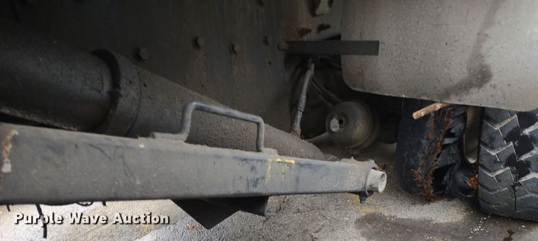 image for item JK9106 2011 Peterbilt 320  refuse truck