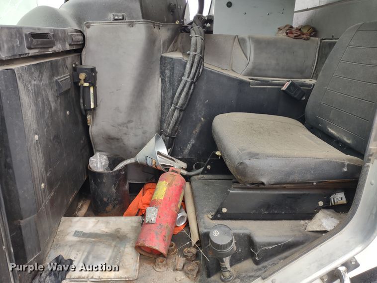 image for item JK9106 2011 Peterbilt 320  refuse truck