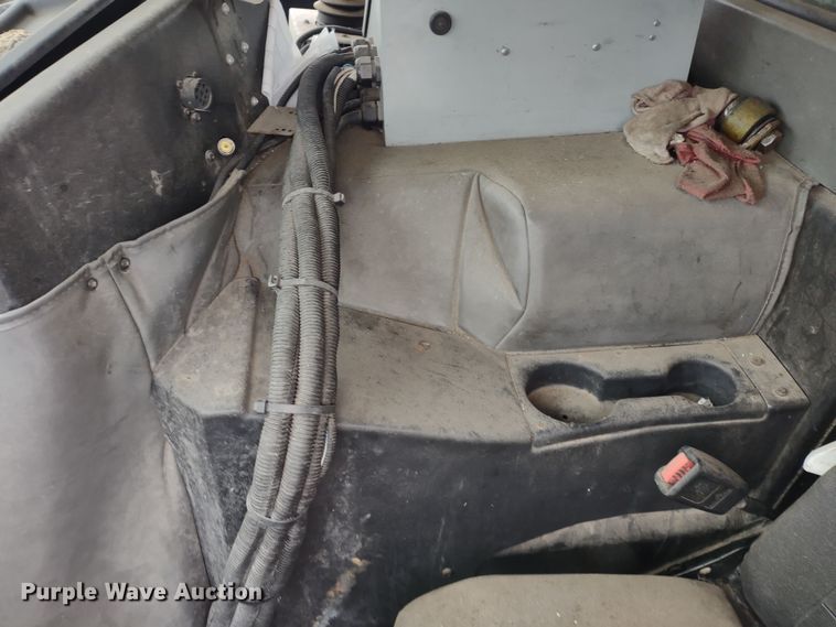 image for item JK9106 2011 Peterbilt 320  refuse truck