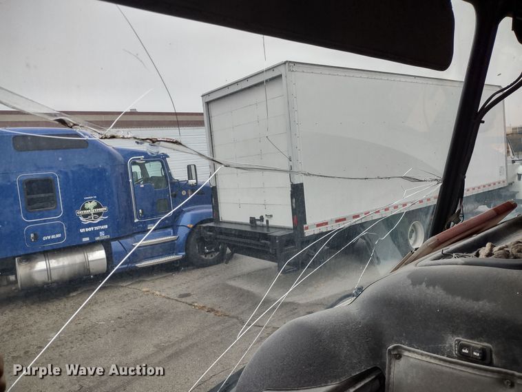 image for item JK9106 2011 Peterbilt 320  refuse truck