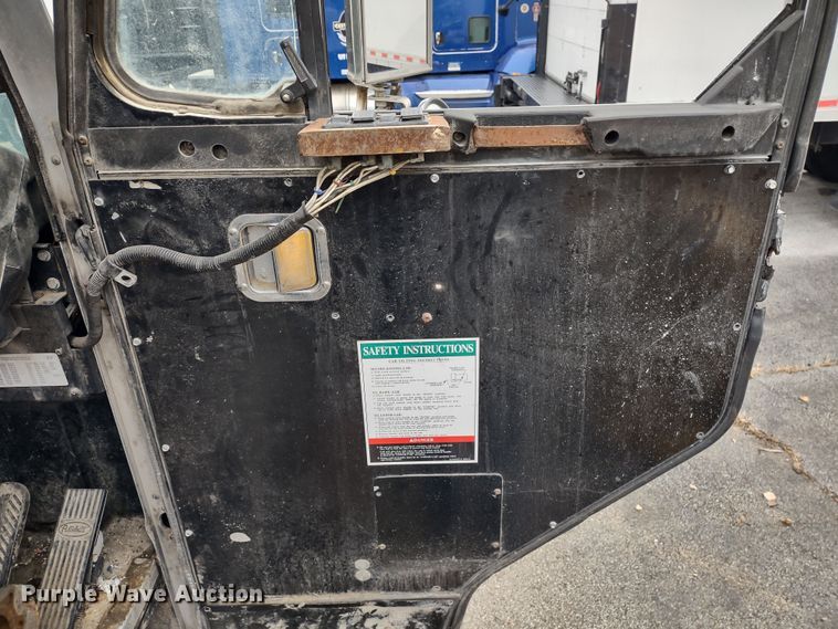 image for item JK9106 2011 Peterbilt 320  refuse truck