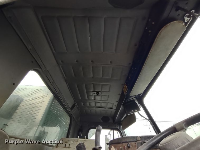 image for item JK9106 2011 Peterbilt 320  refuse truck