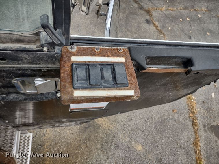 image for item JK9106 2011 Peterbilt 320  refuse truck