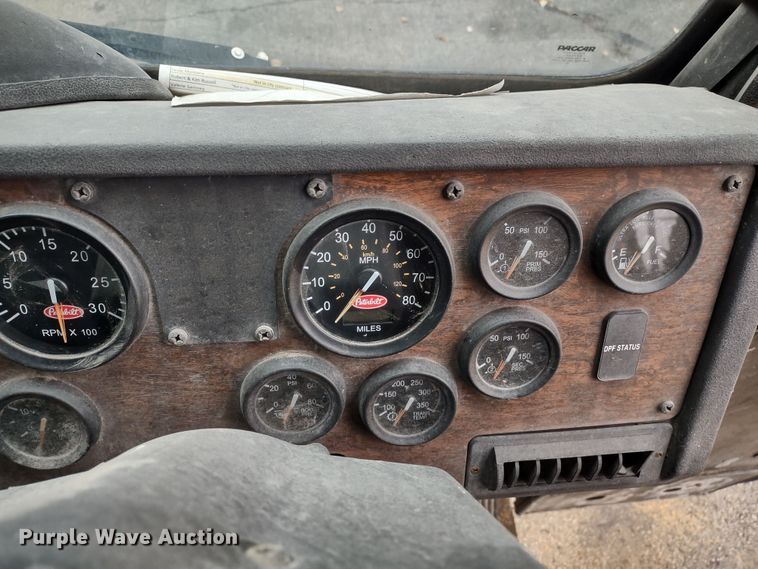 image for item JK9106 2011 Peterbilt 320  refuse truck