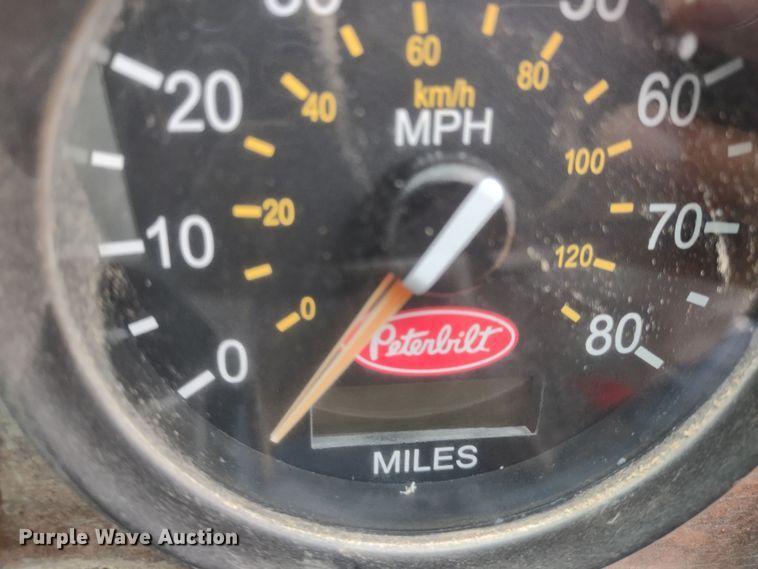 image for item JK9106 2011 Peterbilt 320  refuse truck