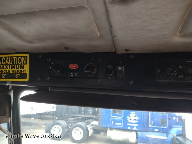 image for item JK9106 2011 Peterbilt 320  refuse truck