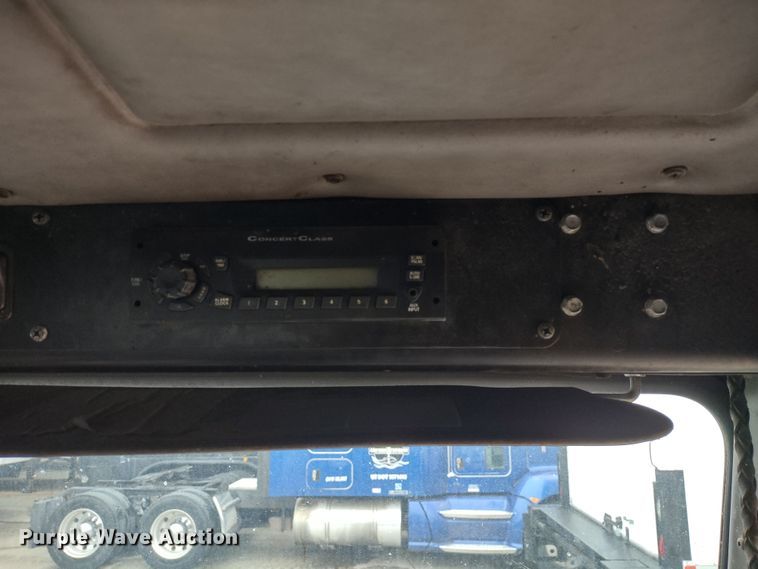 image for item JK9106 2011 Peterbilt 320  refuse truck