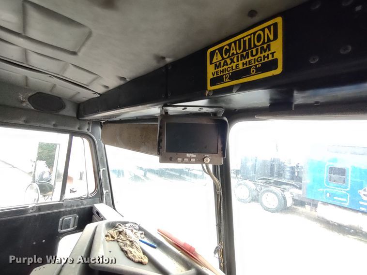 image for item JK9106 2011 Peterbilt 320  refuse truck