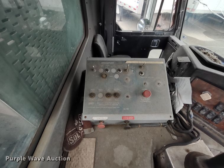 image for item JK9106 2011 Peterbilt 320  refuse truck