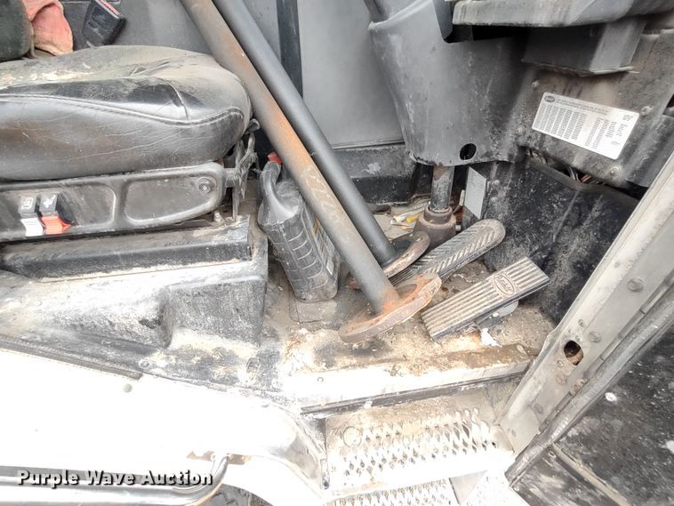 image for item JK9106 2011 Peterbilt 320  refuse truck