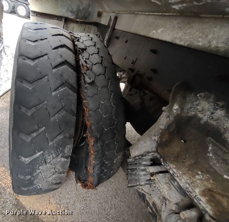 image for item JK9106 2011 Peterbilt 320  refuse truck