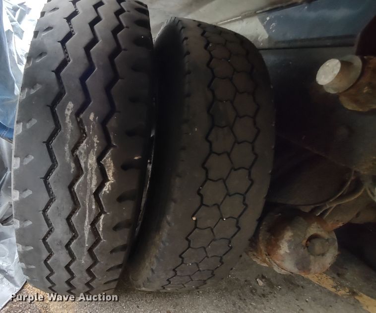 image for item JK9106 2011 Peterbilt 320  refuse truck