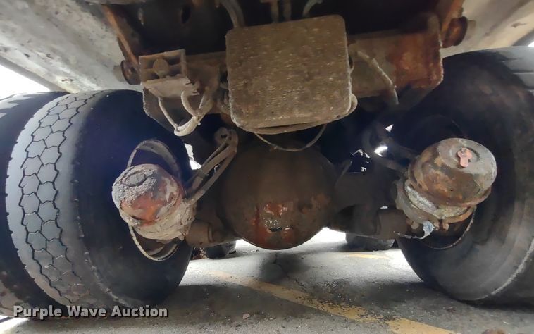 image for item JK9106 2011 Peterbilt 320  refuse truck