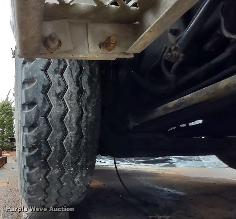 image for item JK9106 2011 Peterbilt 320  refuse truck