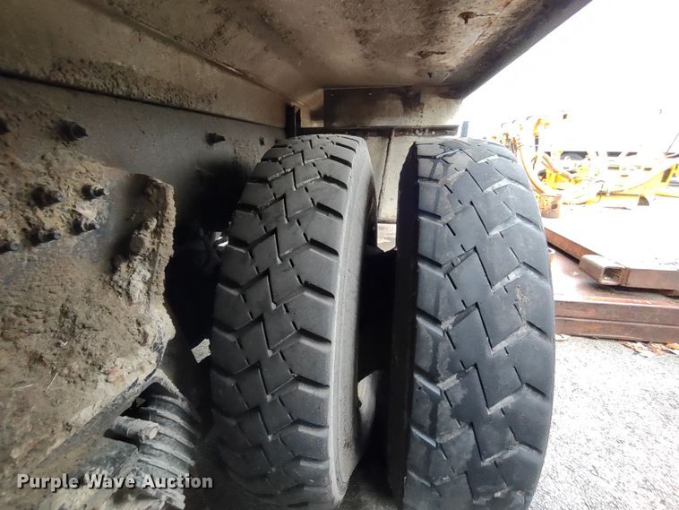 image for item JK9106 2011 Peterbilt 320  refuse truck