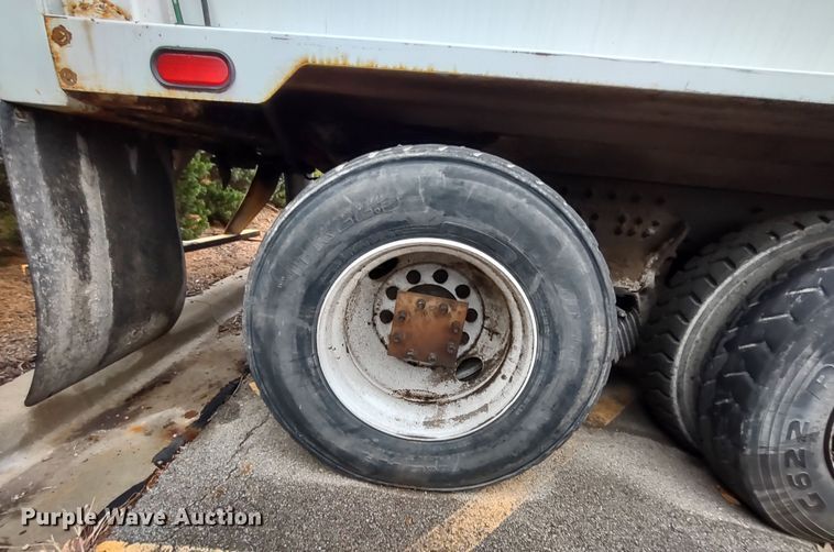 image for item JK9106 2011 Peterbilt 320  refuse truck