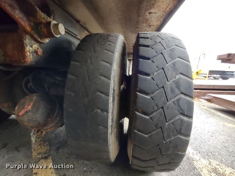 image for item JK9106 2011 Peterbilt 320  refuse truck