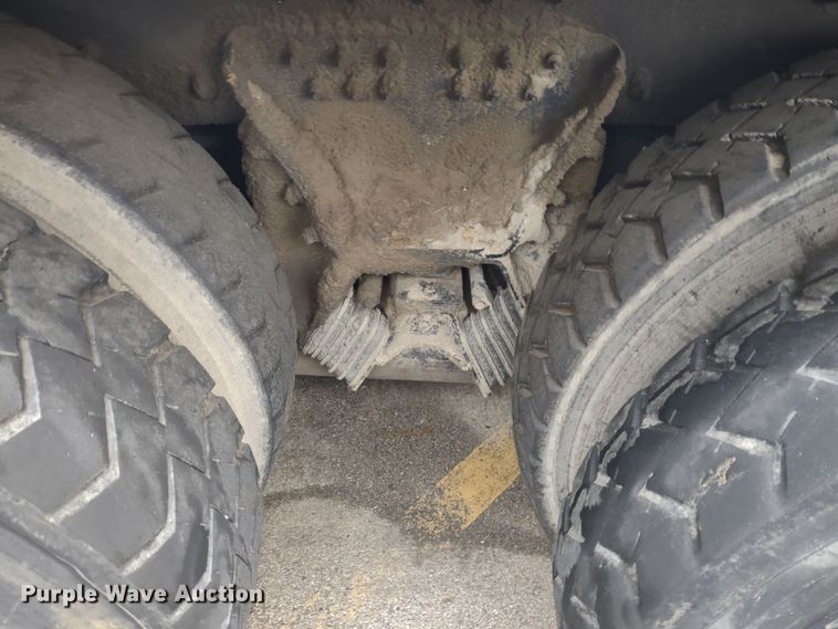 image for item JK9106 2011 Peterbilt 320  refuse truck