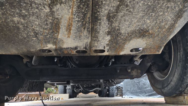 image for item JK9106 2011 Peterbilt 320  refuse truck