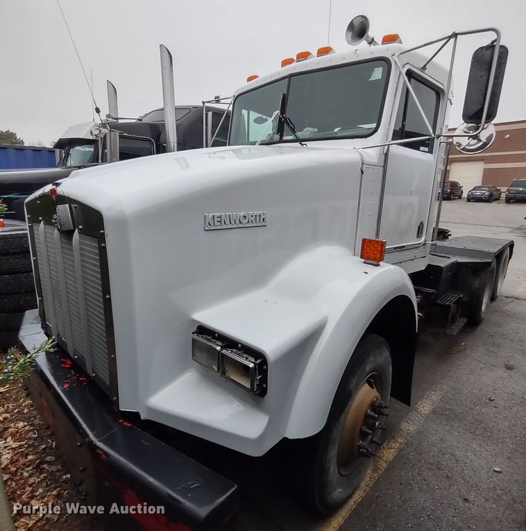 image for item JK9107 1999 Kenworth T800  semi truck