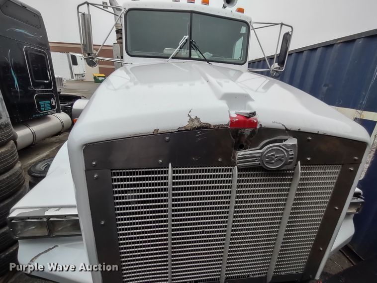 image for item JK9107 1999 Kenworth T800  semi truck