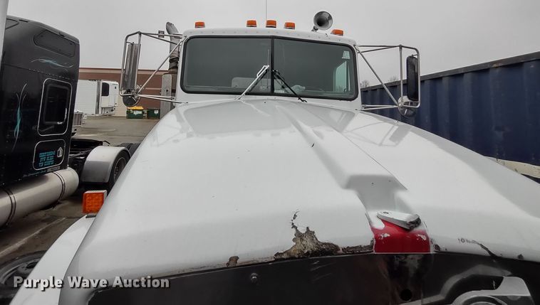 image for item JK9107 1999 Kenworth T800  semi truck