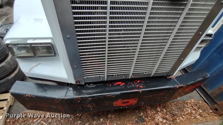 image for item JK9107 1999 Kenworth T800  semi truck