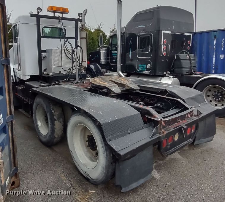 image for item JK9107 1999 Kenworth T800  semi truck
