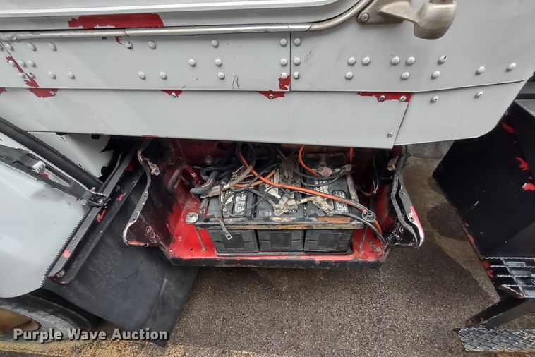 image for item JK9107 1999 Kenworth T800  semi truck