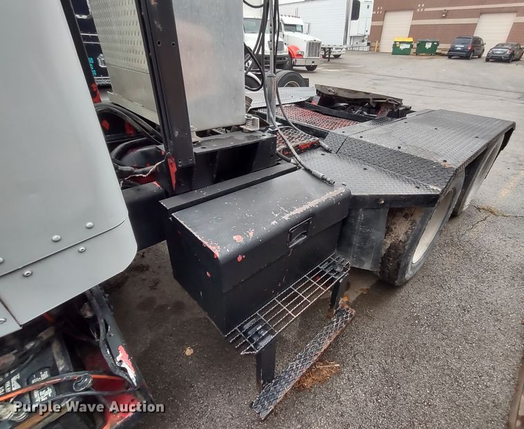 image for item JK9107 1999 Kenworth T800  semi truck