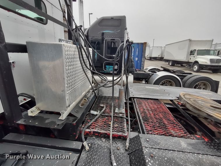 image for item JK9107 1999 Kenworth T800  semi truck