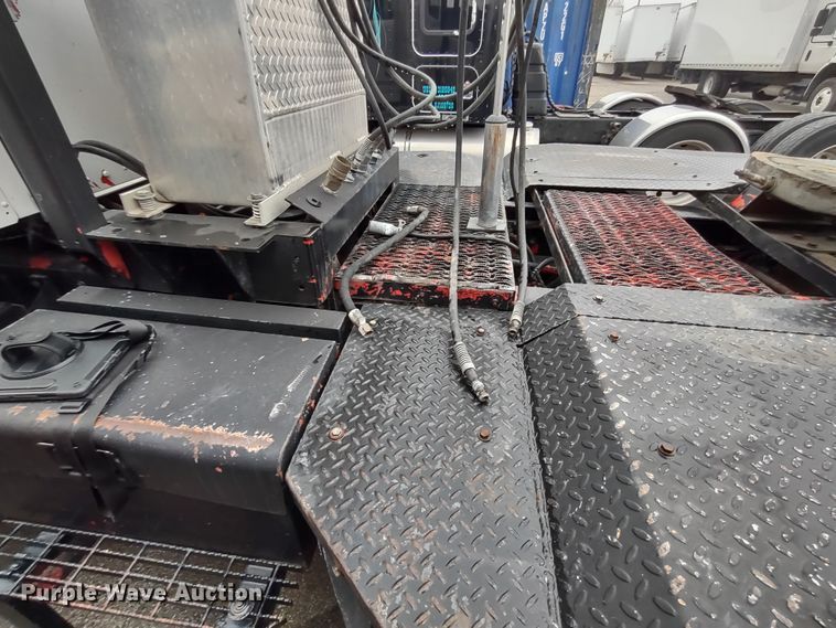 image for item JK9107 1999 Kenworth T800  semi truck