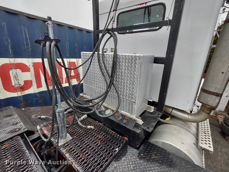 image for item JK9107 1999 Kenworth T800  semi truck