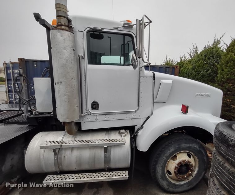 image for item JK9107 1999 Kenworth T800  semi truck
