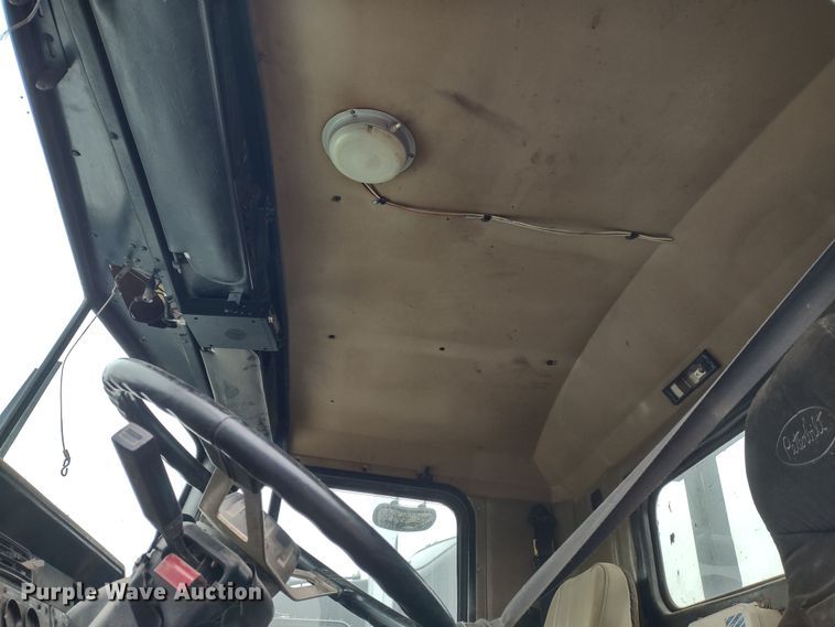 image for item JK9107 1999 Kenworth T800  semi truck