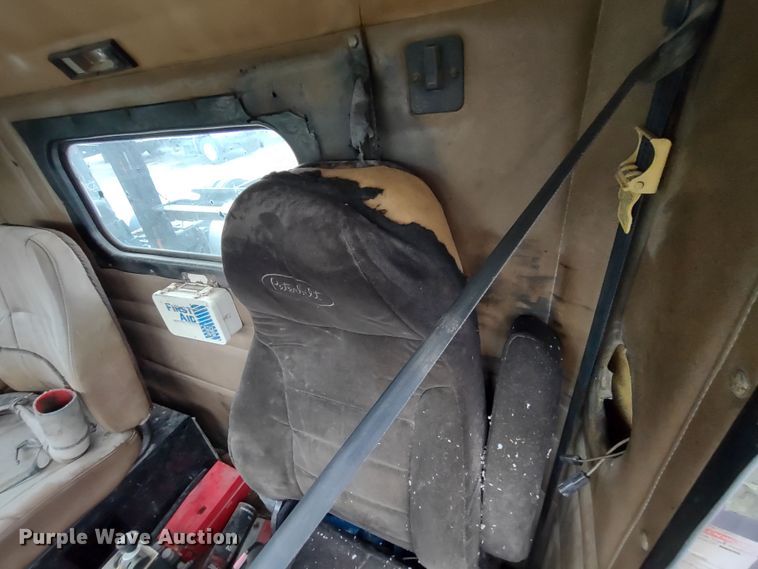 image for item JK9107 1999 Kenworth T800  semi truck