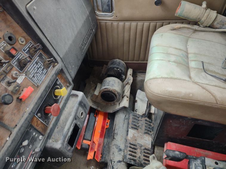 image for item JK9107 1999 Kenworth T800  semi truck