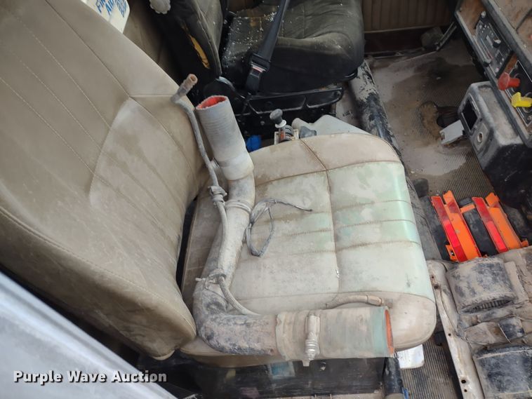 image for item JK9107 1999 Kenworth T800  semi truck