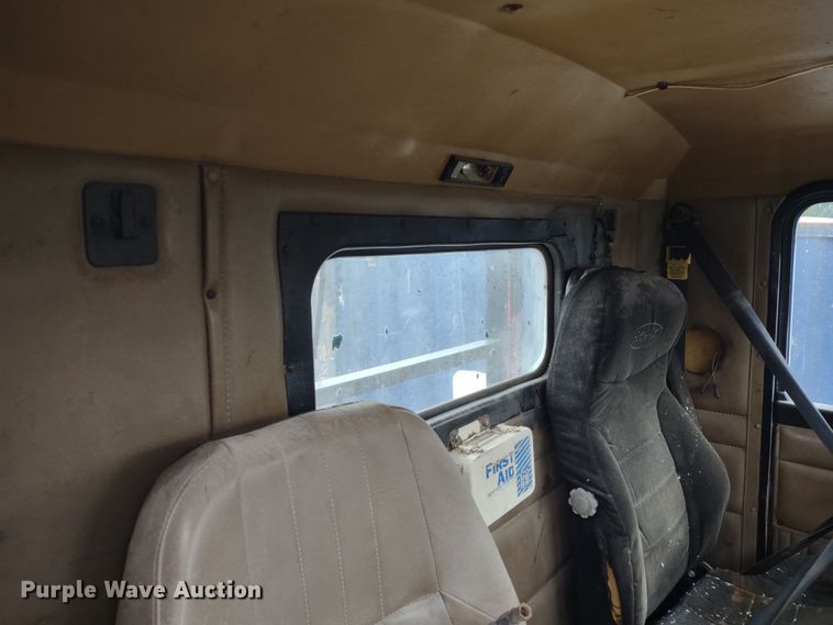 image for item JK9107 1999 Kenworth T800  semi truck