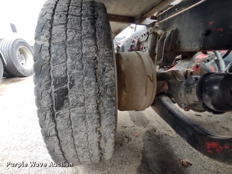 image for item JK9107 1999 Kenworth T800  semi truck