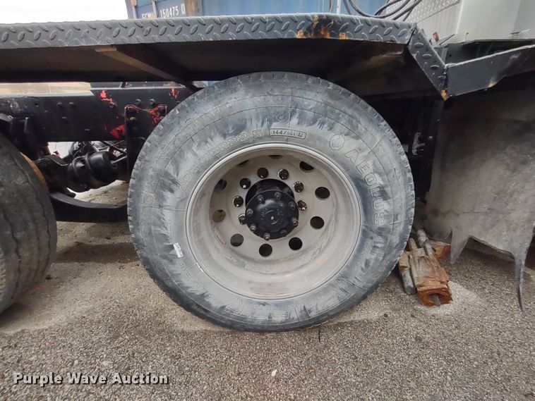 image for item JK9107 1999 Kenworth T800  semi truck