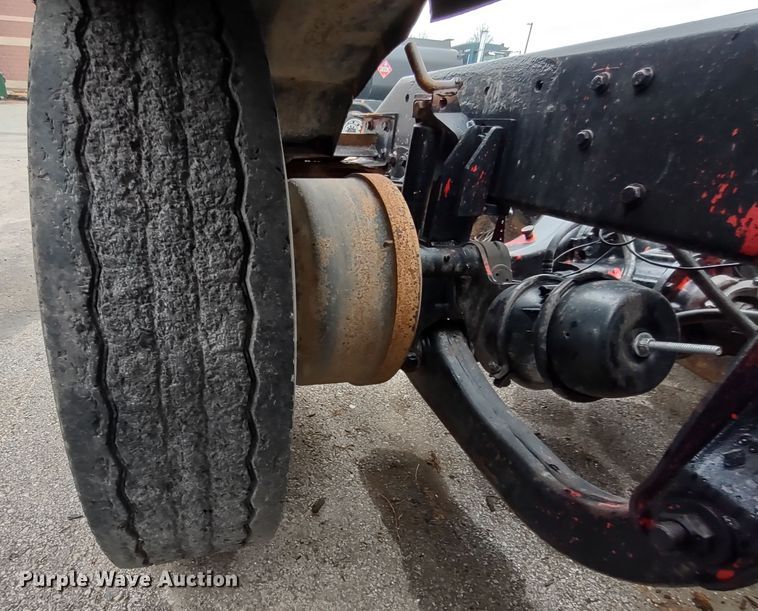 image for item JK9107 1999 Kenworth T800  semi truck