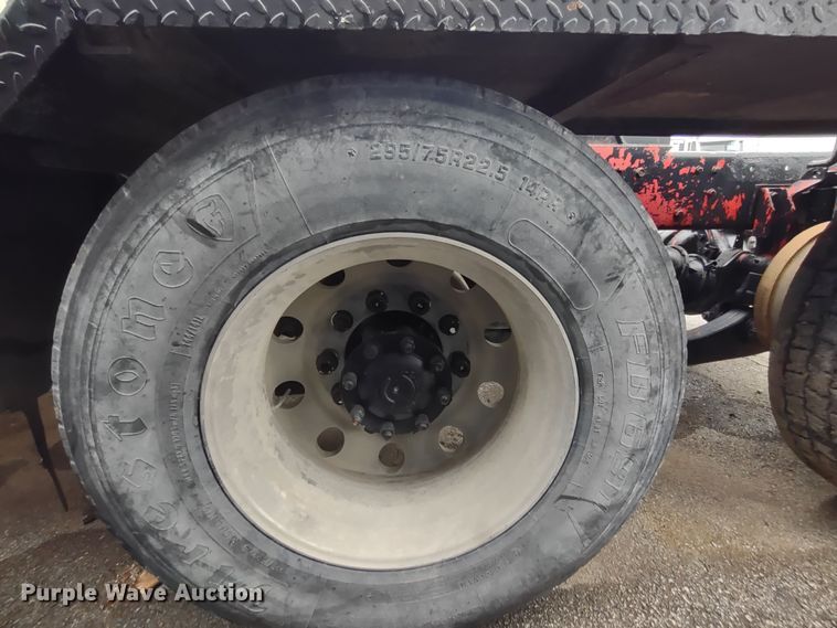 image for item JK9107 1999 Kenworth T800  semi truck