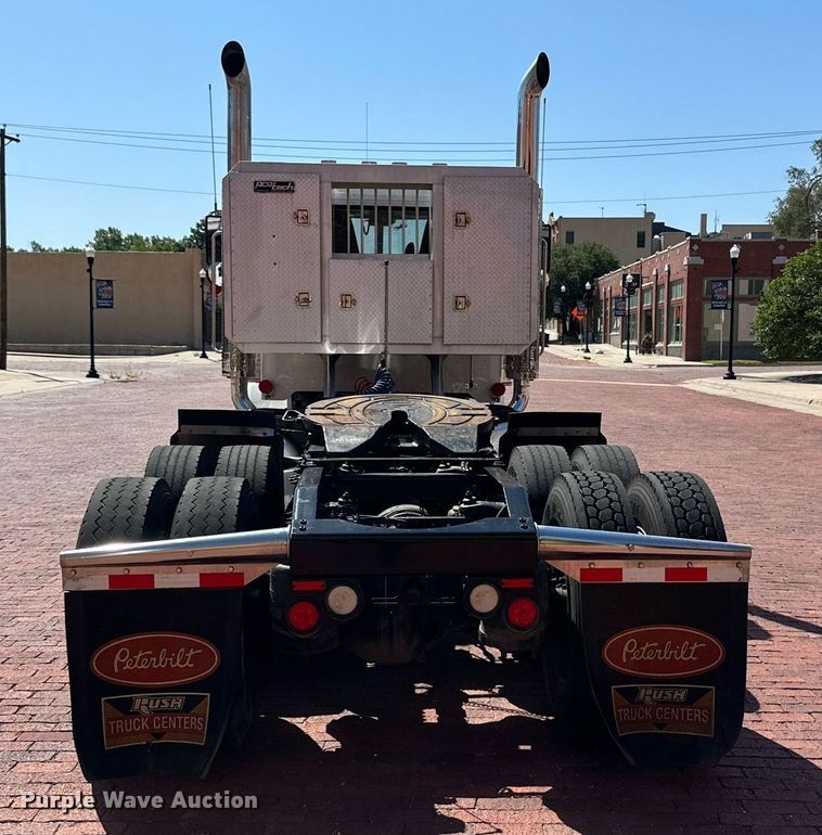image for item KM9855 2017 Peterbilt 389  semi truck