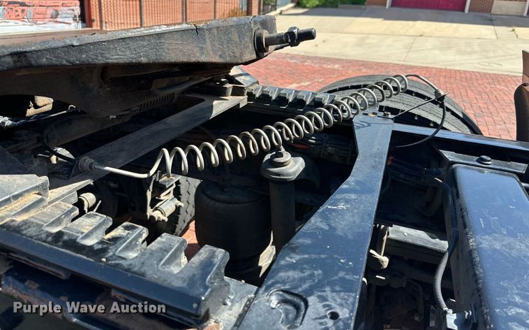 image for item KM9855 2017 Peterbilt 389  semi truck